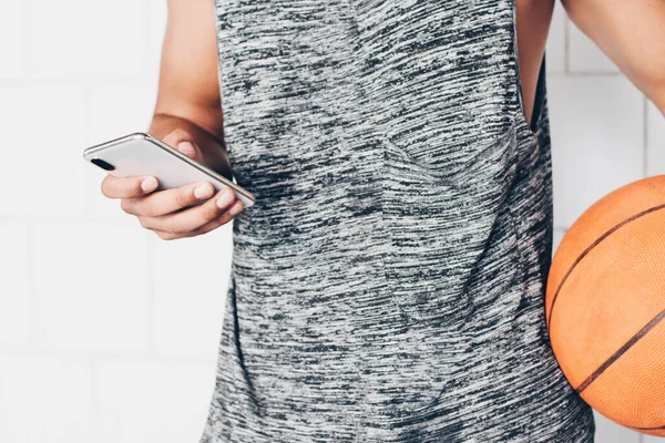 Close Unrecognizable Young Man Looking His Smartphone While Holding Basketball — Stock Photo, Image