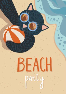 Güneş gözlüğü takan, plaj topu tutan, deniz dalgalarıyla sahilde selfie çeken sevimli siyah bir kedi. Üst Manzara. El yazısıyla yazılmış bir mesaj. Plaj partisi davetiyesi, el ilanı. A6, A5, A4, A3 dikey boyut.