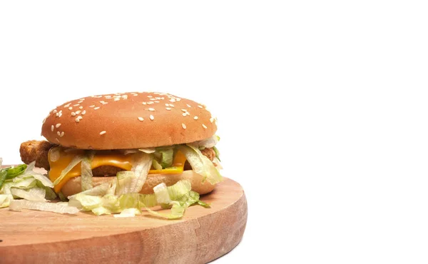 Zbliżenie Strzał Cheese Burger Izolowane Białym Tle — Zdjęcie stockowe