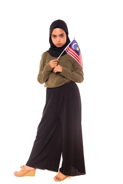 Ευτυχισμένο Νεαρό Κορίτσι Από Μαλαισία Που Κρατά Σημαία Της Μαλαισίας — Φωτογραφία Αρχείου