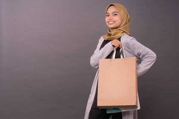Menina Malaia Feliz Segurando Sacos Compras Conceito Compras — Fotografia de Stock