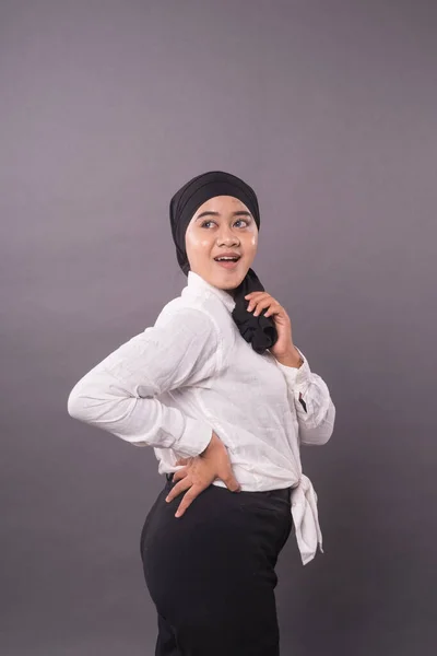 Porträtt Ung Asiatisk Flicka Bär Turban Hijab Mode För Muslimsk — Stockfoto