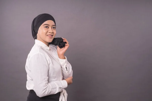 Portret Młodej Azjatyckiej Dziewczyny Ubranej Turban Hijab Moda Dla Muzułmańskiej — Zdjęcie stockowe