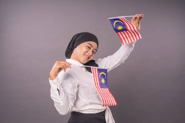 Menina Malásia Feliz Segurando Malásia Flag Independence Dia Conceito Patriótico — Fotografia de Stock