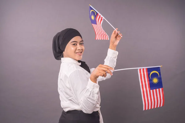 Happy Malaysian Girl Gospodarstwa Malaysia Flag Independence Day Patriotic Koncepcja — Zdjęcie stockowe