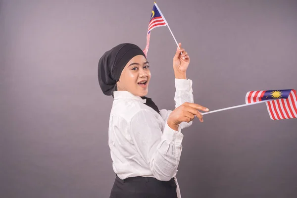 Happy Malaysian Girl Gospodarstwa Malaysia Flag Independence Day Patriotic Koncepcja — Zdjęcie stockowe