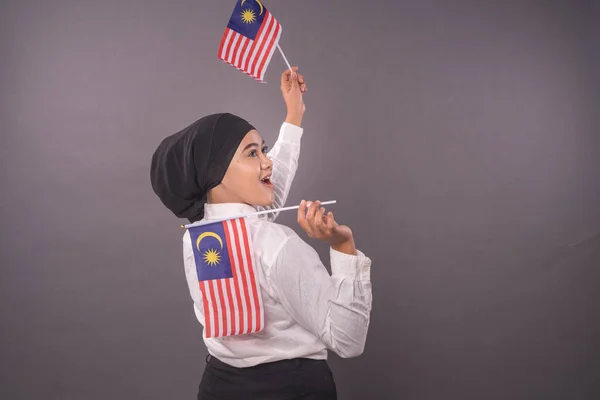 Menina Malásia Feliz Segurando Malásia Flag Independence Dia Conceito Patriótico — Fotografia de Stock