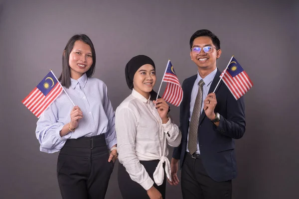 Grupa Narodów Posiadających Flagę Malezji Dzień Niepodległości Patriotyczna Koncepcja — Zdjęcie stockowe