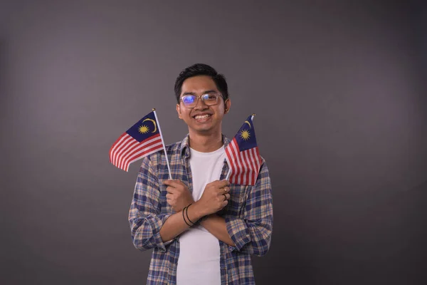 Malezyjski Nastolatek Gospodarstwa Malezja Flag Dzień Niepodległości Patriotyczne Koncepcji Studio — Zdjęcie stockowe