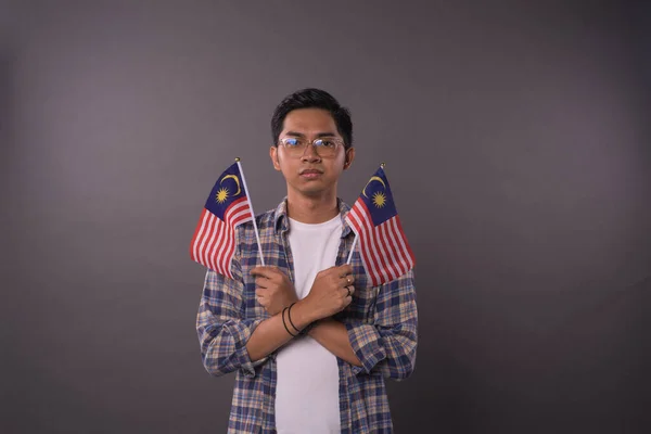 Adolescente Malaio Segurando Malásia Flag Independence Dia Conceito Patriótico — Fotografia de Stock