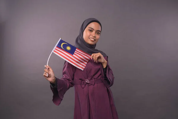 Menina Malaia Feliz Segurando Malásia Flag Independence Day Patriótico Concept — Fotografia de Stock