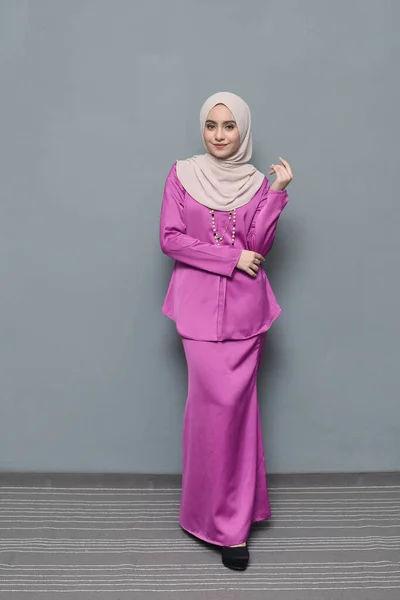 Hijab Fashion Cute Chica Musulmana Con Hijab Ropa Tradicional Fashion — Foto de Stock