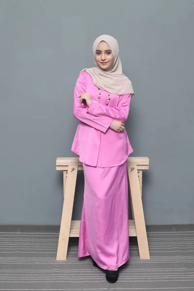 Hijab Fashion Cute Muslim Girl Wearing Hijab Traditional Cloth Fashion — Stock Photo, Image