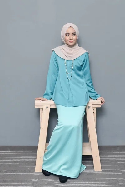 Hijab Fashion Cute Muslim Girl Wearing Hijab Traditional Cloth Fashion — Stock Photo, Image