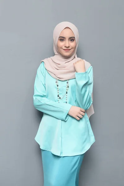 Hijab Fashion Cute Chica Musulmana Con Hijab Ropa Tradicional Fashion — Foto de Stock