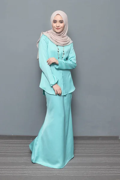 Hijab Fashion Cute Chica Musulmana Con Hijab Ropa Tradicional Fashion — Foto de Stock