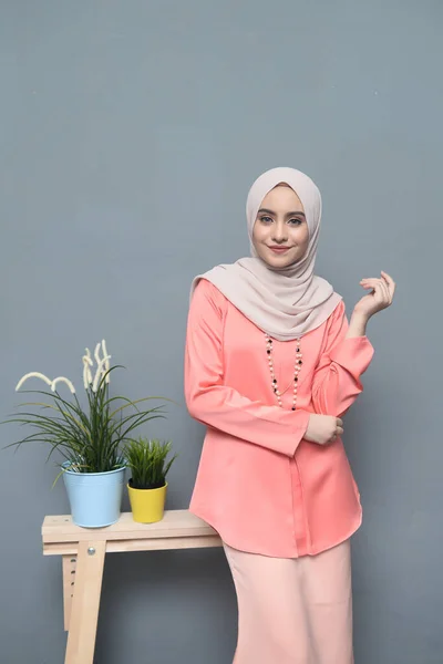 Hijab Fashion Cute Menina Muçulmana Vestindo Hijab Roupa Tradicional Moda — Fotografia de Stock