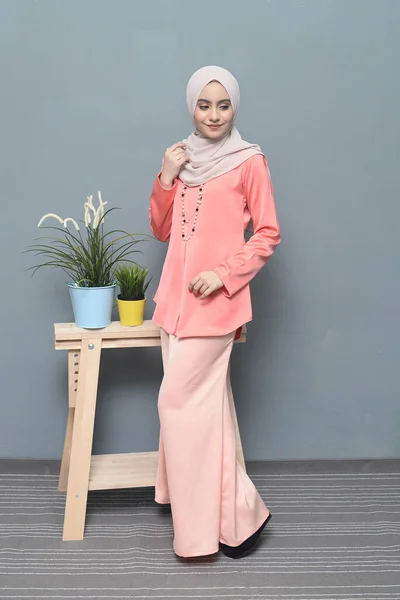 Hijab Fashion Cute Chica Musulmana Con Hijab Ropa Tradicional Fashion — Foto de Stock