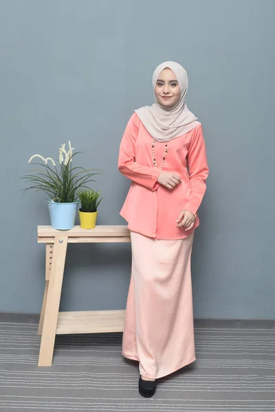 Hijab Fashion Cute Moslim Meisje Dragen Hijab Traditionele Kleding Mode — Stockfoto