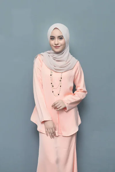 Hijab Fashion Cute Chica Musulmana Con Hijab Ropa Tradicional Fashion —  Fotos de Stock