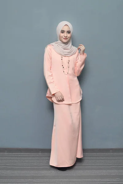 Hijab Fashion Cute Chica Musulmana Con Hijab Ropa Tradicional Fashion — Foto de Stock