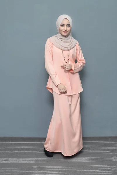 Hijab Fashion Cute Moslim Meisje Dragen Hijab Traditionele Kleding Mode — Stockfoto