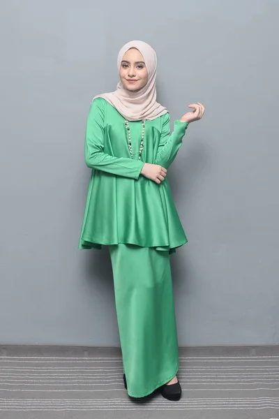 Hijab Fashion Cute Chica Musulmana Con Hijab Ropa Tradicional Fashion — Foto de Stock