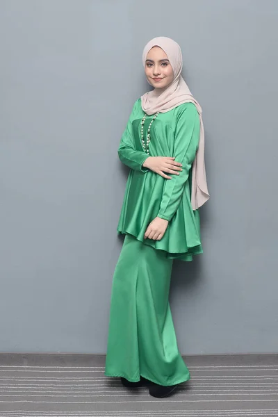 Hijab Fashion Cute Moslim Meisje Dragen Hijab Traditionele Kleding Mode — Stockfoto