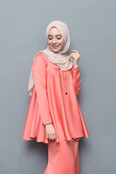 Hijab Fashion Cute Muslim Girl Wearing Hijab Traditional Cloth Fashion — Stock Photo, Image