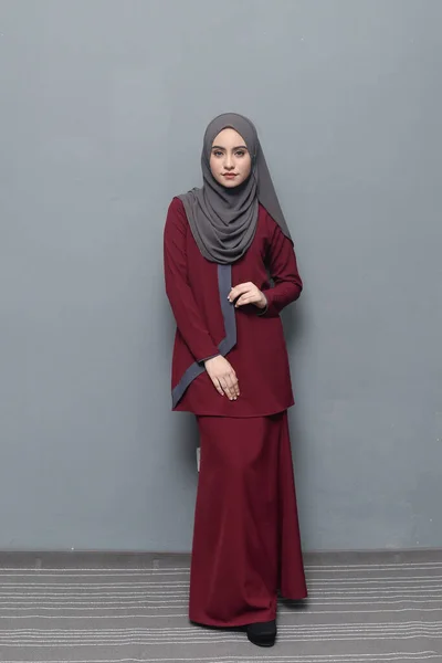 Hijab Fashion Cute Muzułmańskiej Dziewczyny Noszącej Hidżab Tradycyjne Ubranie Fashion — Zdjęcie stockowe