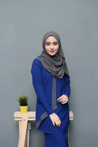 Hijab Fashion Cute Moslim Meisje Dragen Hijab Traditionele Kleding Mode — Stockfoto