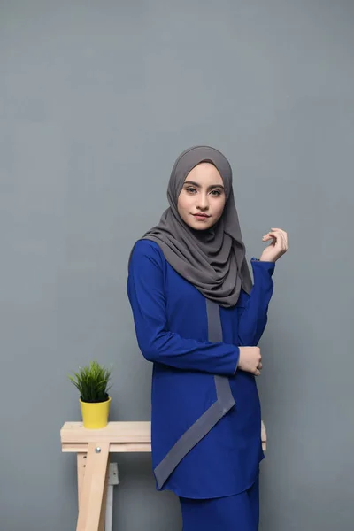 Hijab Fashion Cute Moslim Meisje Dragen Hijab Traditionele Kleding Mode — Stockfoto