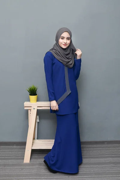 Hijab Fashion Cute Moslim Meisje Dragen Hijab Traditionele Kleding Mode — Stockfoto