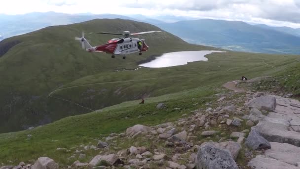Acción Rescate Helicópteros Montaña Por Parte Guardacostas Ben Nevis Cerca — Vídeo de stock
