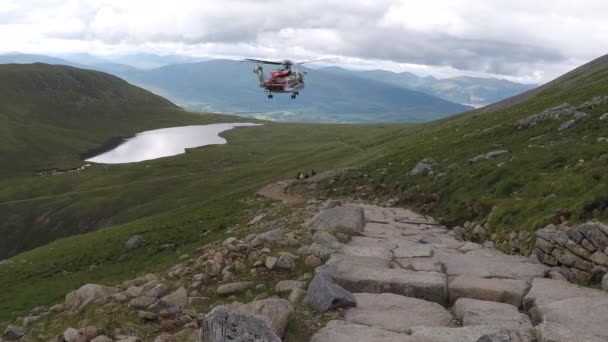 Hegyi Helikopter Mentőakció Parti Őrség Ben Nevis Közelében Fort William — Stock videók