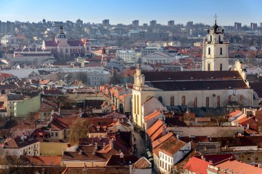 Litvanya 'nın Hediminas şatosundan Mart ayı başlarında görülen Vilnius kasabası