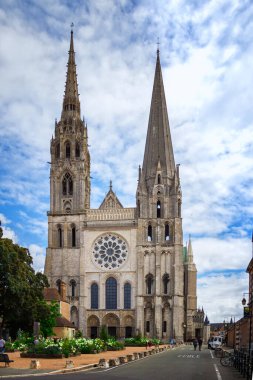 Chartres, Fransa. Notre Dame 'ın ortaçağ katedrali, 1194 ve 1250 yılları arasında inşa edilmiştir. UNESCO Dünya Mirası Alanı.