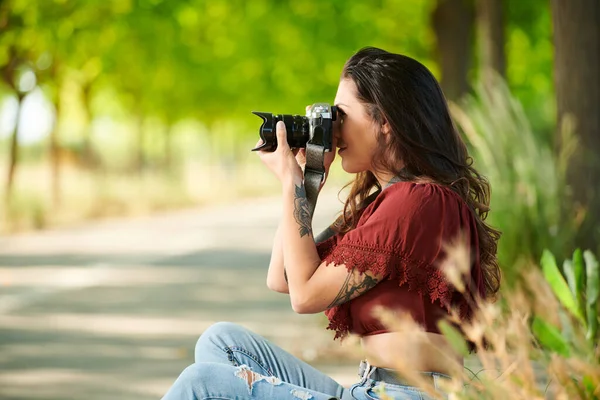 Relaxed Student Sat Taking Photos Camera — Stock Photo, Image