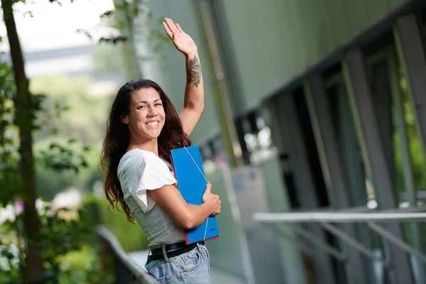 Jeune Étudiant Dit Bonjour Caméra — Photo