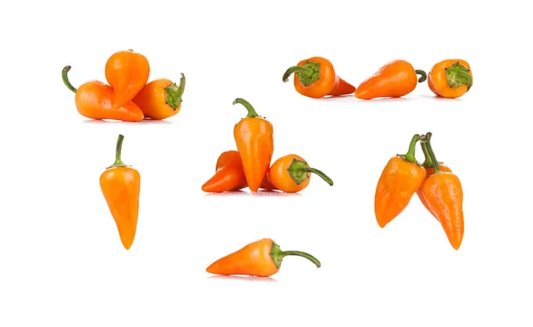 Φρέσκα Λαχανικά Τρεις Γλυκό Πορτοκαλί Πιπεριές Απομονώνονται Λευκό Φόντο — Φωτογραφία Αρχείου