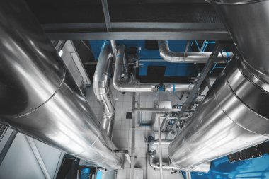 Katı ahşap kazan için yakıt besleme sistemi boruları. Üst Manzara. Mavi tonlama