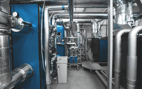 Heizungsraum Wasseraufbereitungsrohre Und Manometer Zur Druckkontrolle Installiert Expansion Tank Blaue — Stockfoto