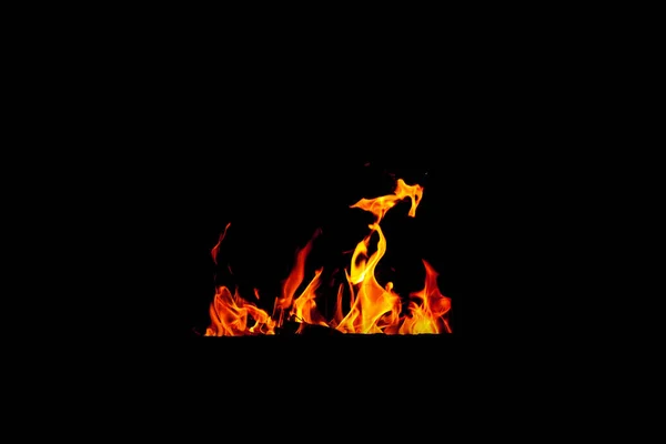 Feuerflamme Isoliert Auf Schwarzem Hintergrund Echtes Flammengewirr Aus Dem Kamin — Stockfoto