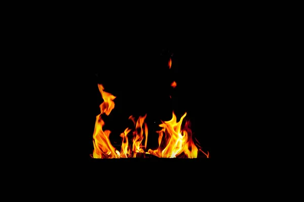 Feuerflamme Isoliert Auf Schwarzem Hintergrund Echtes Flammengewirr Aus Dem Kamin — Stockfoto