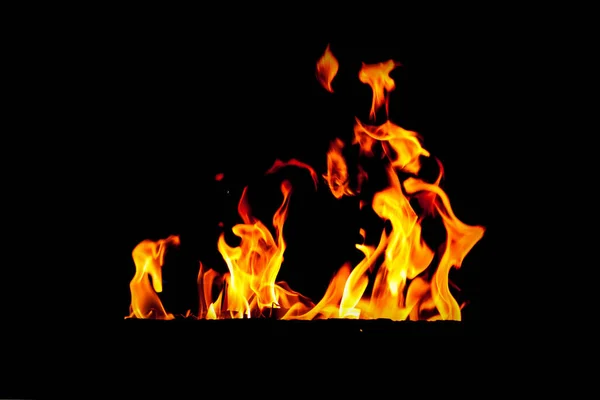 Feuerflamme Isoliert Auf Schwarzem Hintergrund Echtes Flammengewirr Aus Dem Kamin — Stockfoto