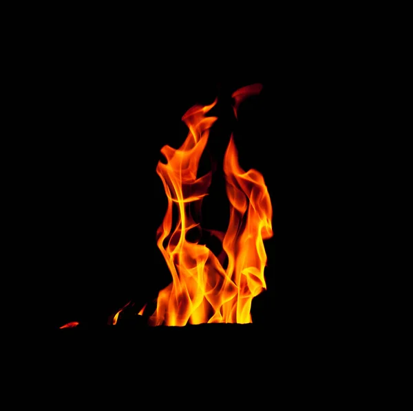 Feuerflamme Isoliert Auf Schwarzem Hintergrund Echtes Flammengewirr Aus Dem Kamin — Stockfoto