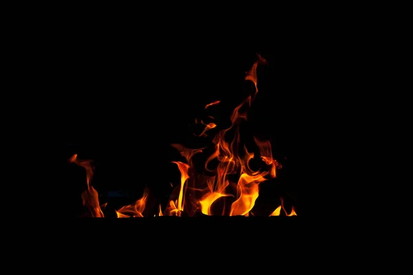 Feuerflamme Isoliert Auf Schwarzem Hintergrund Echtes Flammengewirr Aus Dem Kamin — Stockfoto