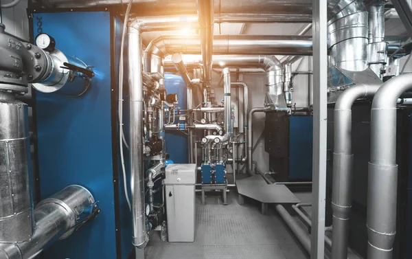 Heizungsraum Wasseraufbereitungsrohre Und Manometer Zur Druckkontrolle Installiert Expansion Tank Blaue — Stockfoto