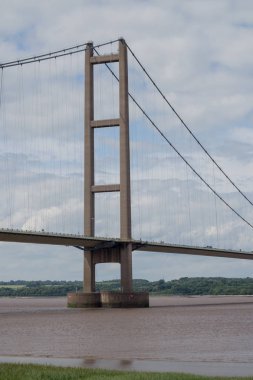 Tek bir kule Humber Köprüsü'nün kıyı şeridi görüntülendi