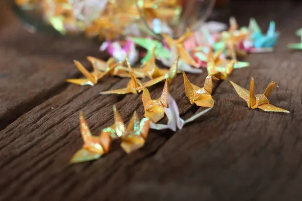 Origami Pássaro Papel Fundo Madeira — Fotografia de Stock